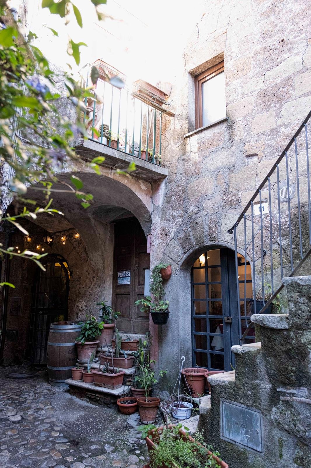 Angolo in pietra del borgo medievale di Calcata
